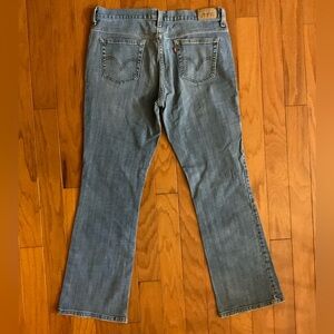 Woman’s Levi’s 515 Zipper🪰Boot Cut Jeans!